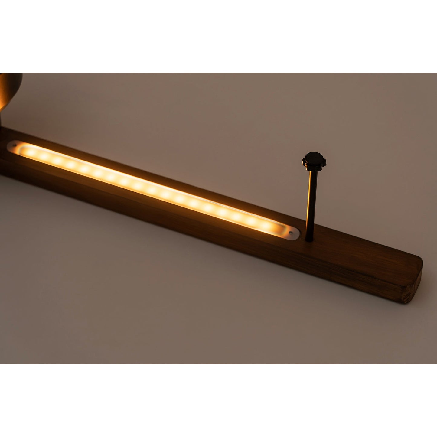 ＬＩＧＨＴＩＮＧ　ＤＵＣＴ　ＲＡＩＬ　Ｗｉｔｈ　ＬＥＤ　ＷＨ