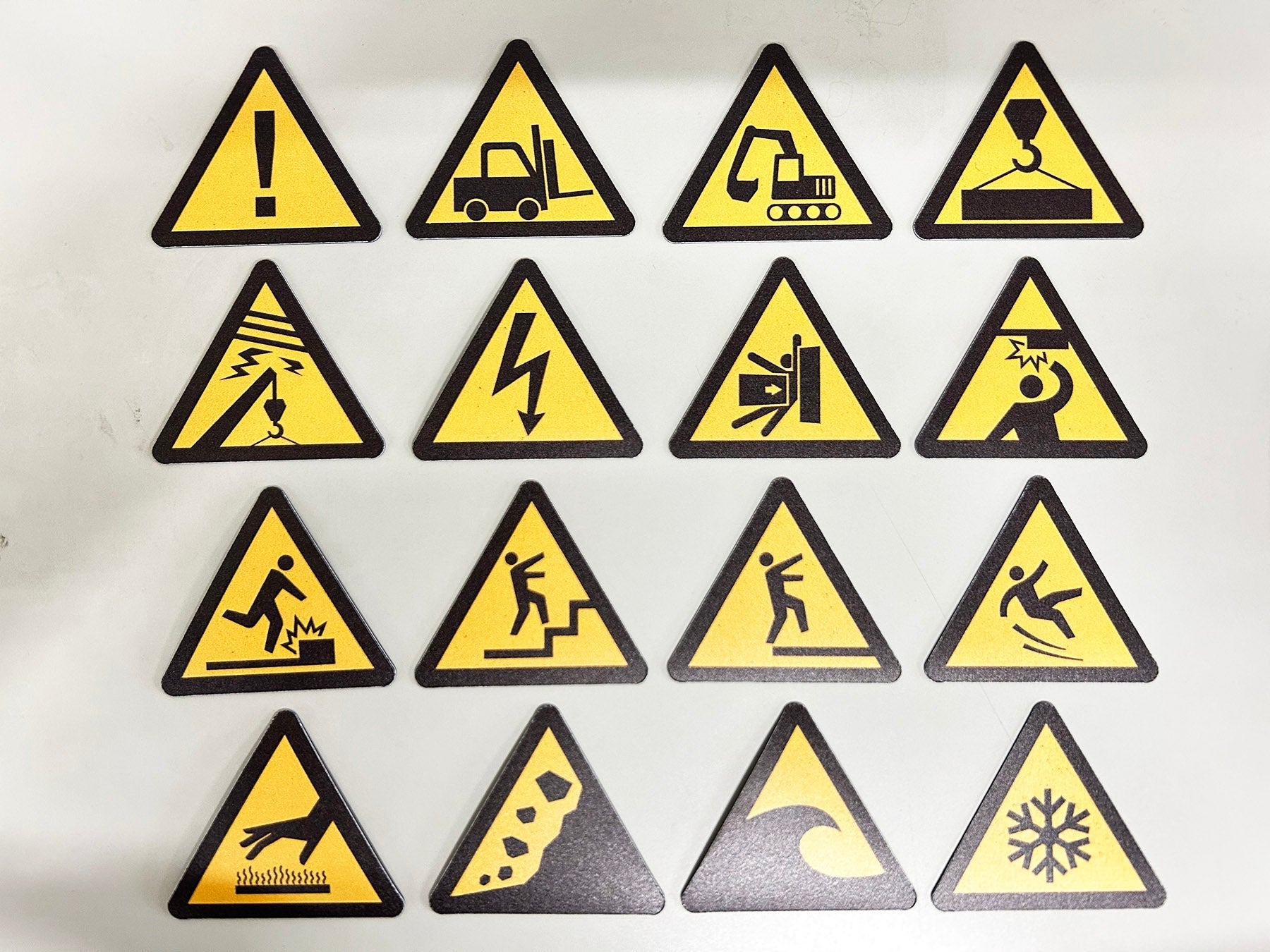 ＪＩＳ警告標識ピクトサインステッカーＷ２００ ＣＡＶ－０４Ｓ クレーン作業中 – GREEN CROSS-select 工事現場の安全対策用品なら